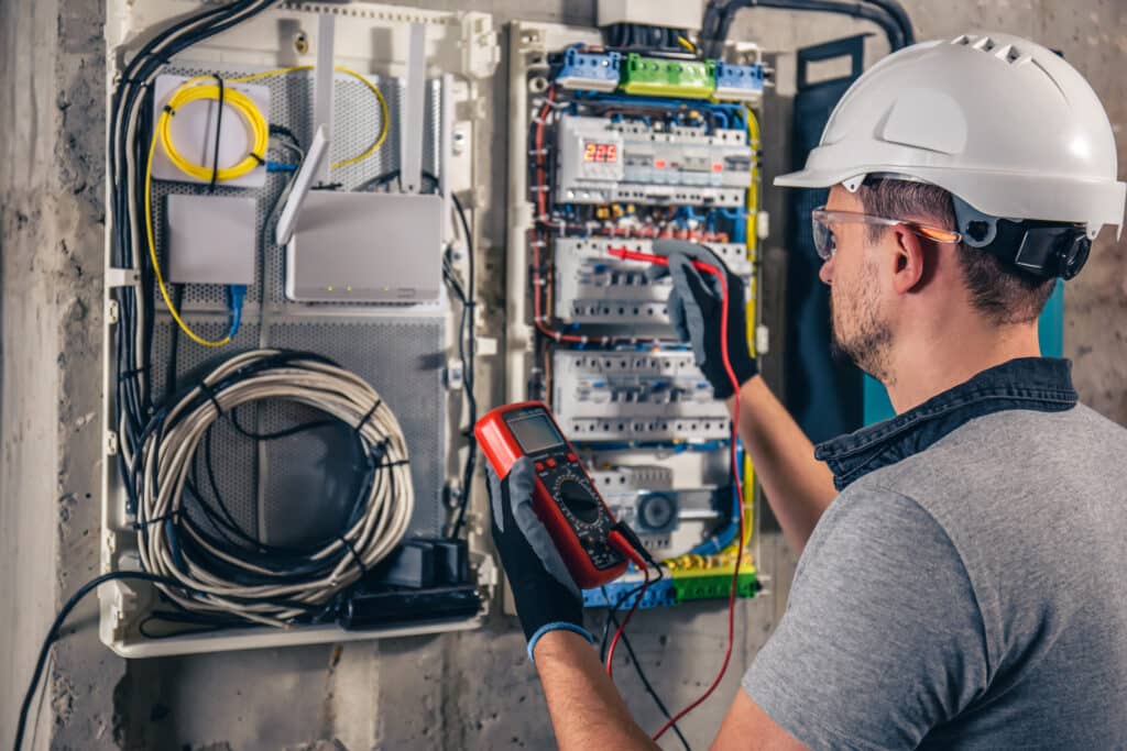 circuit-testing-technician-testing
